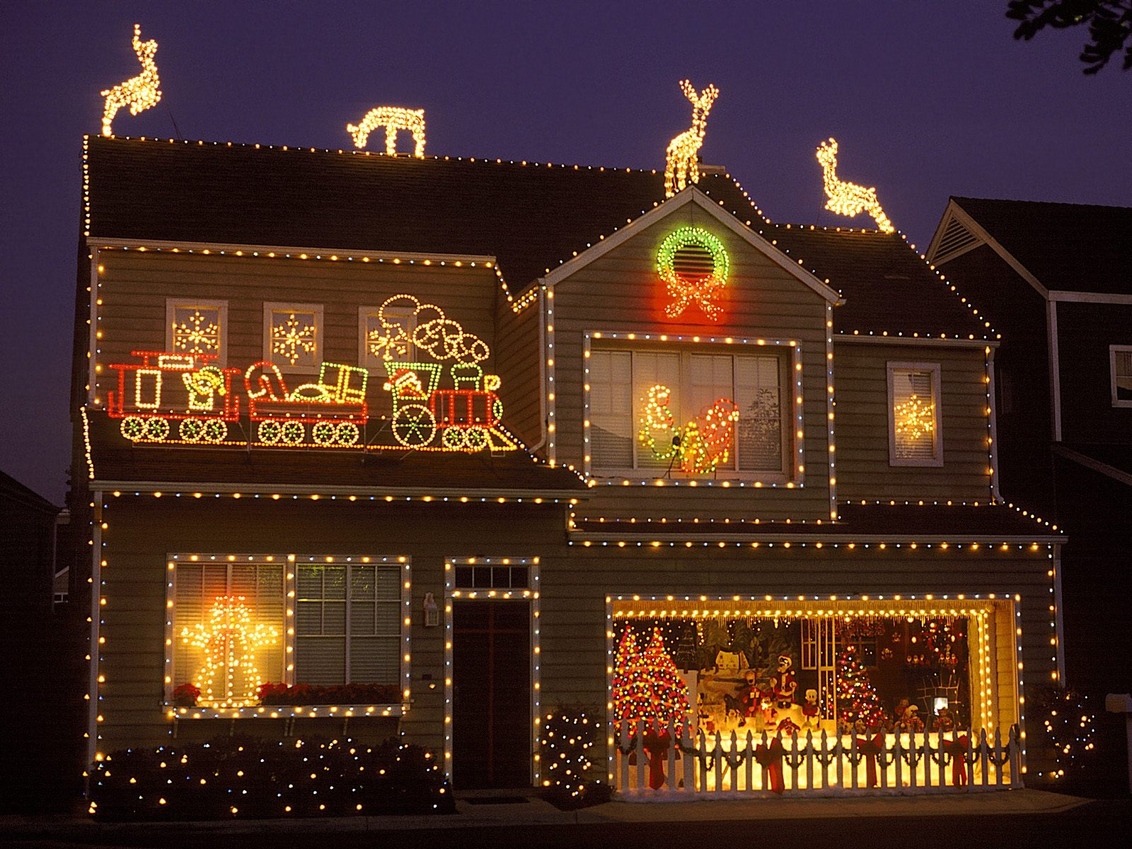10 Ways To Decorate With Outdoor Christmas Lights