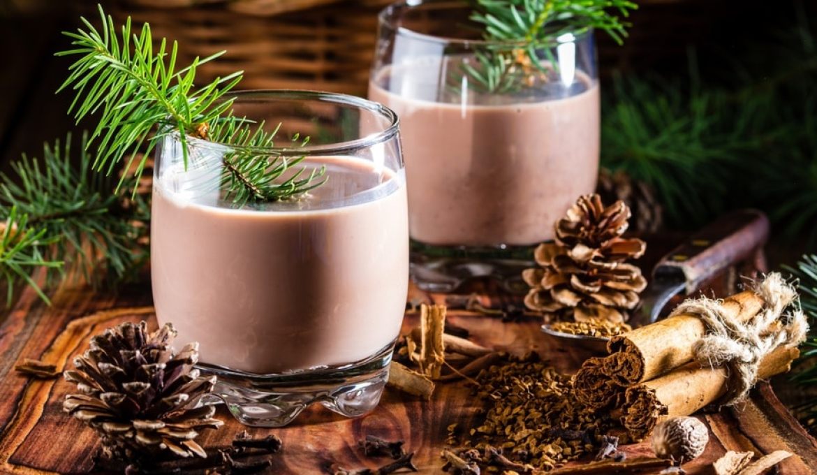 11 Traditional Christmas Cocktails For The Holidays
