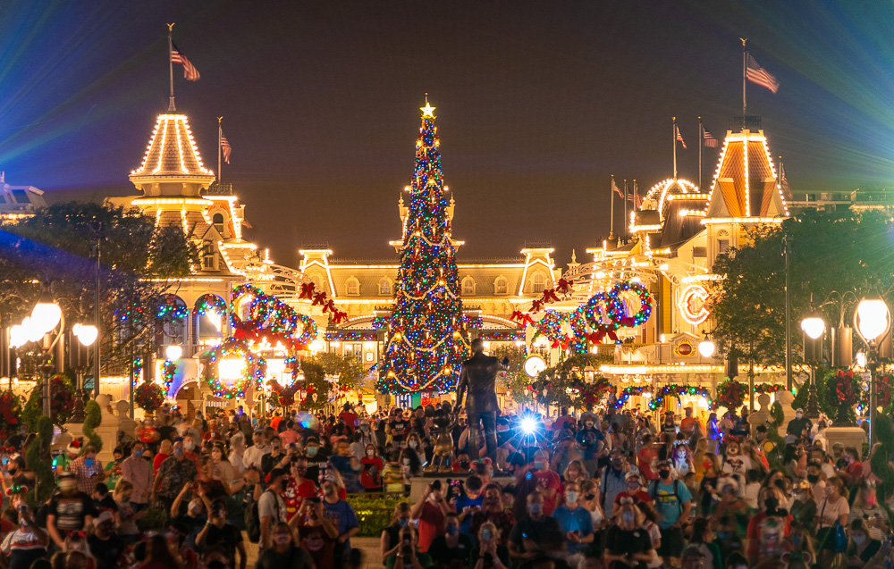 2021 Disneyland Christmas Guide: Dates