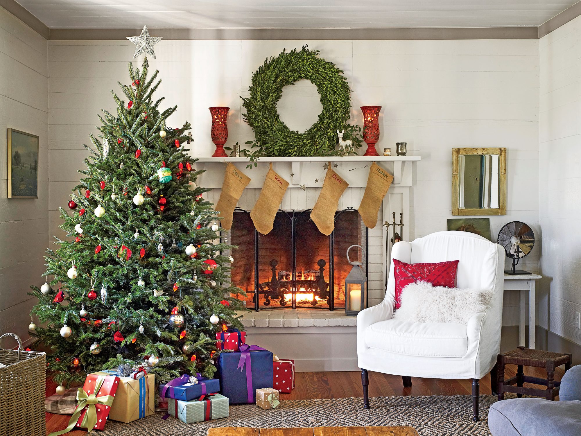 32 Best Christmas Living Room Decor Ideas And Designs For 2021