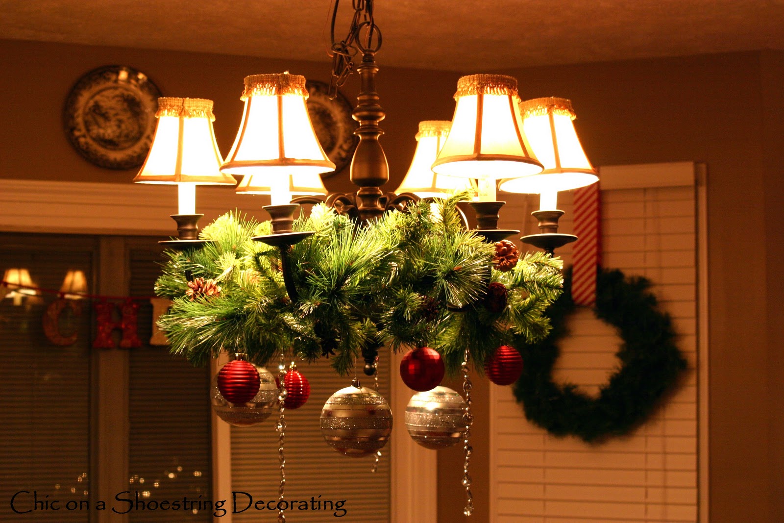 39 Christmas Chandeliers And Chandelier Decor Ideas - Digsdigs
