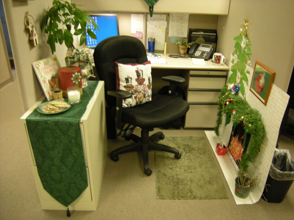 4 Creative Ideas For Christmas Cubicle Decorations