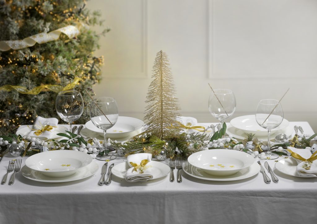 40 Diy Christmas Table Settings And Decorations