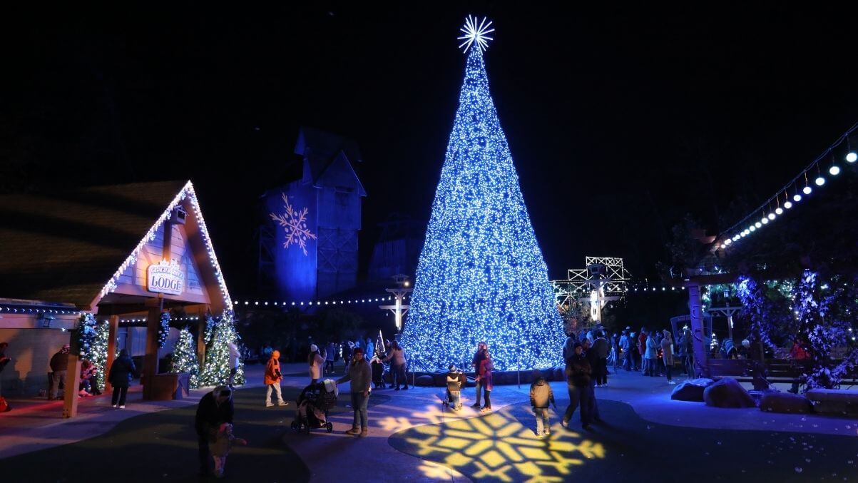 6 Tips For Staying Warm At Dollywood This Winter Season