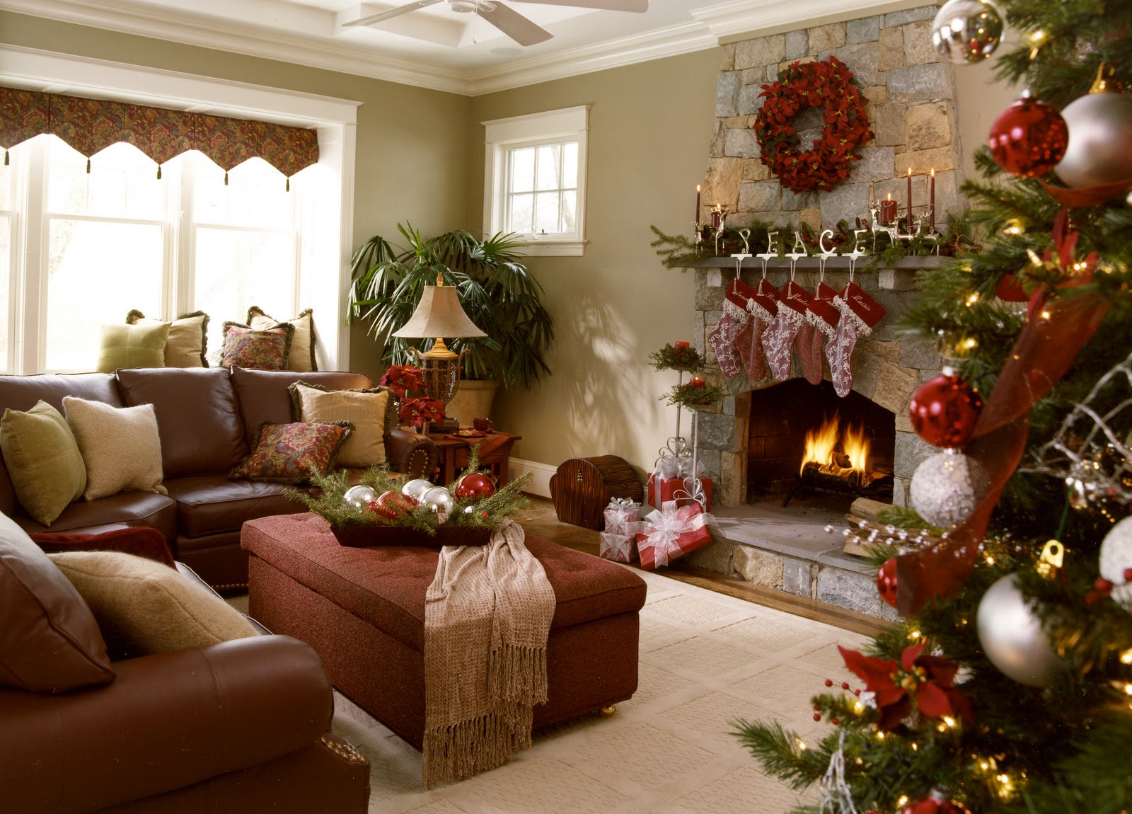 7 Classic Christmas Decorating Ideas For Your Living Room