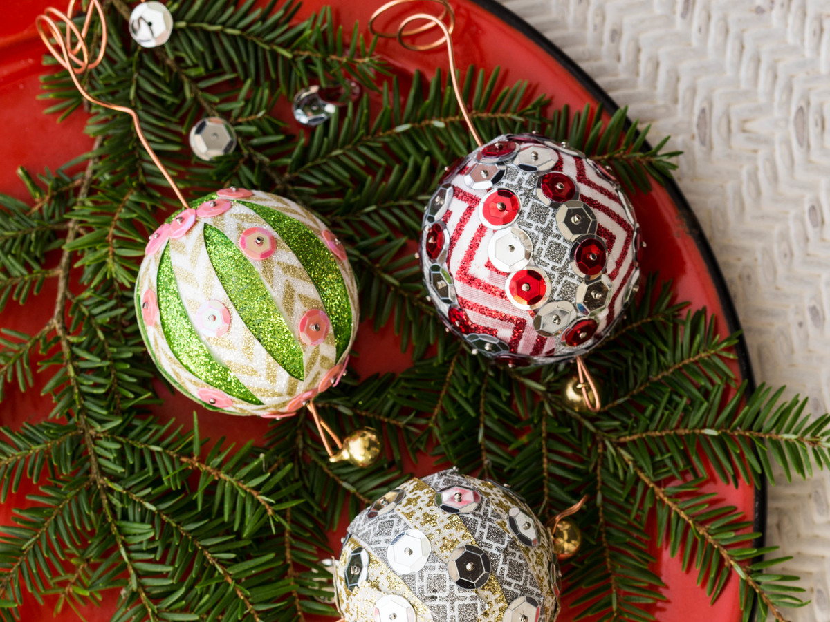 9 Christmas Decorations You Can Make With Things You Have