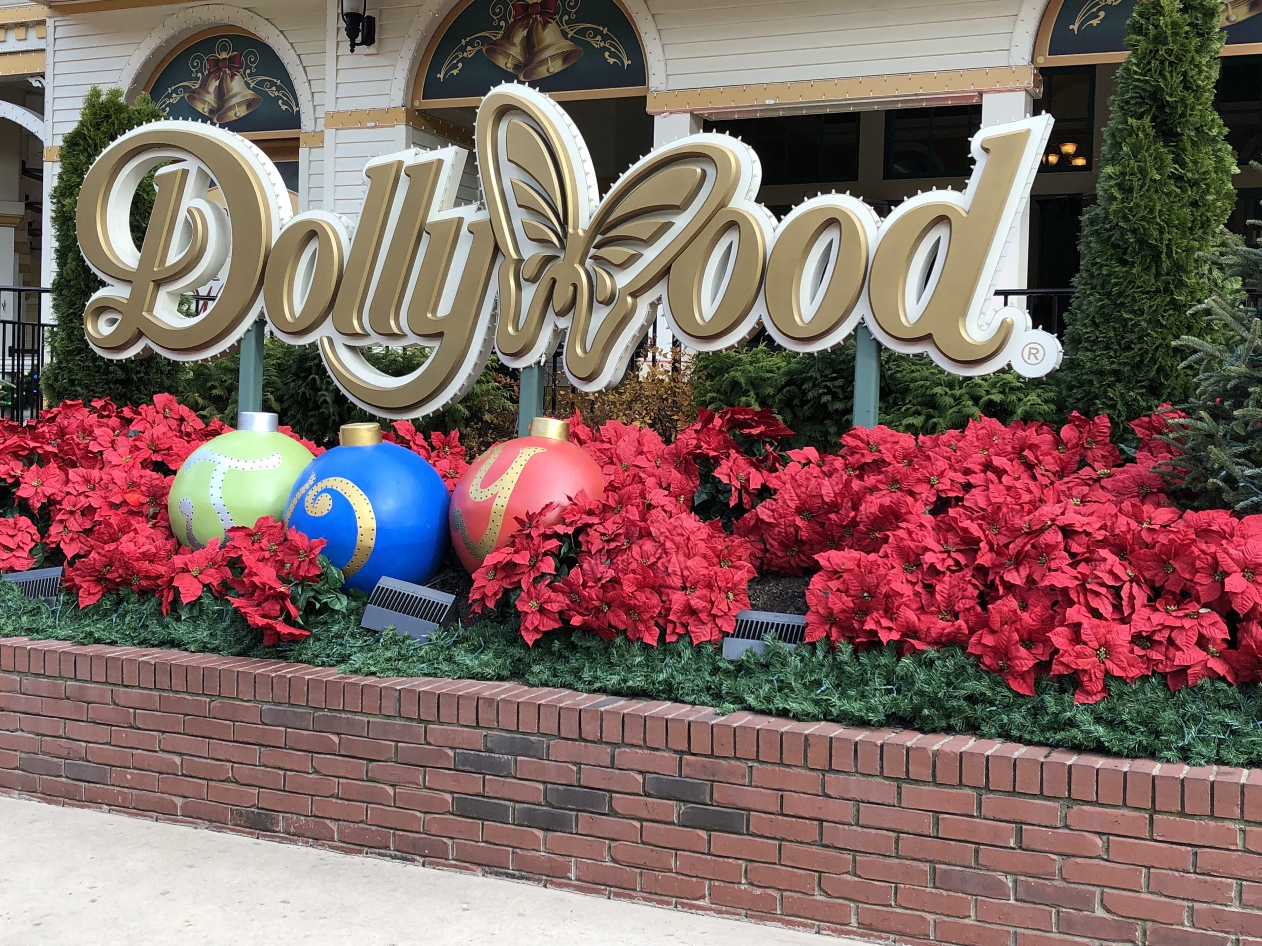 Christmas At Dollywood Guide