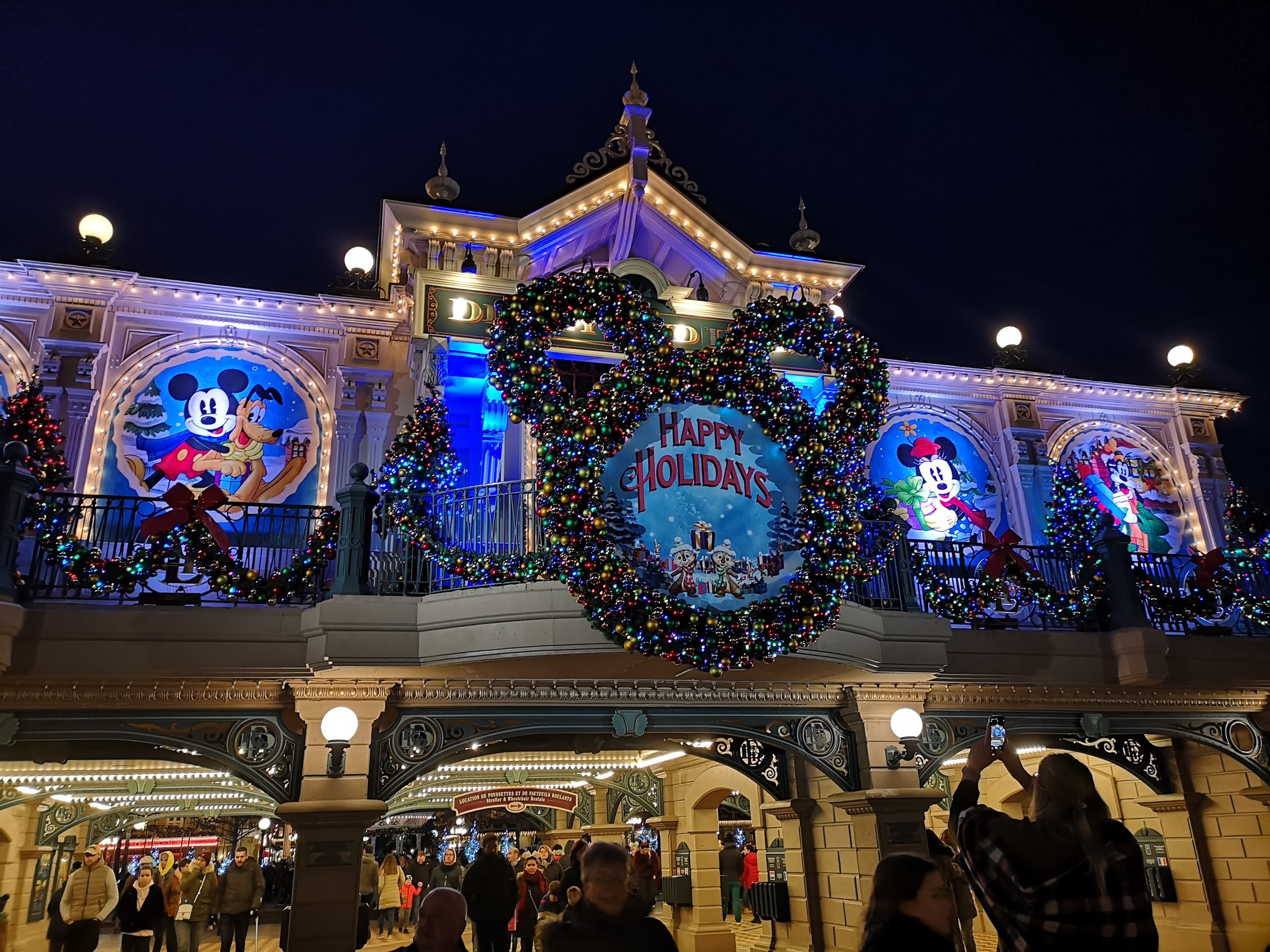 Complete Guide To Spending Christmas In Disneyland Paris