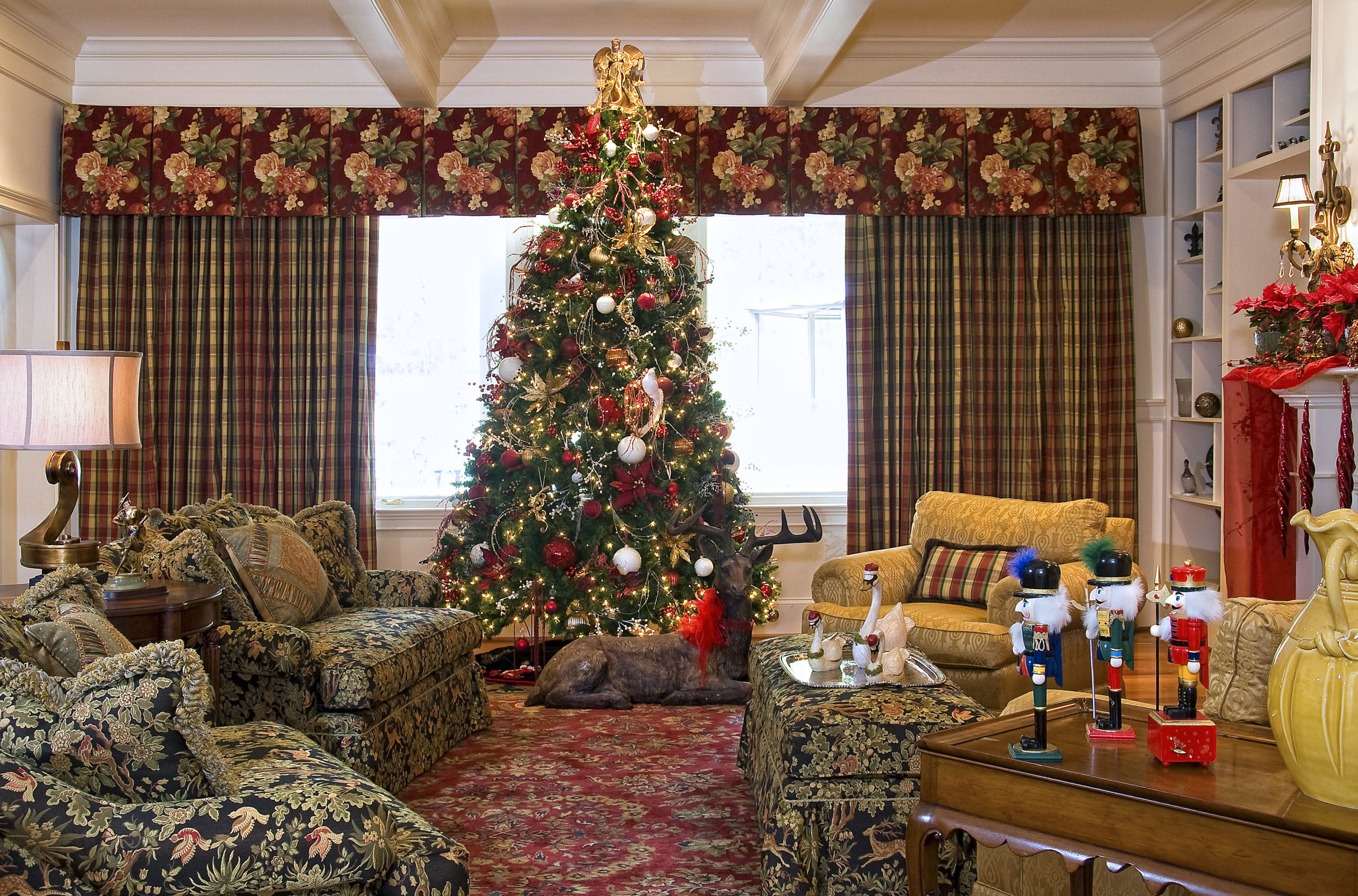Here’S How To Decorate A Christmas Tree Like A Professional - Revie