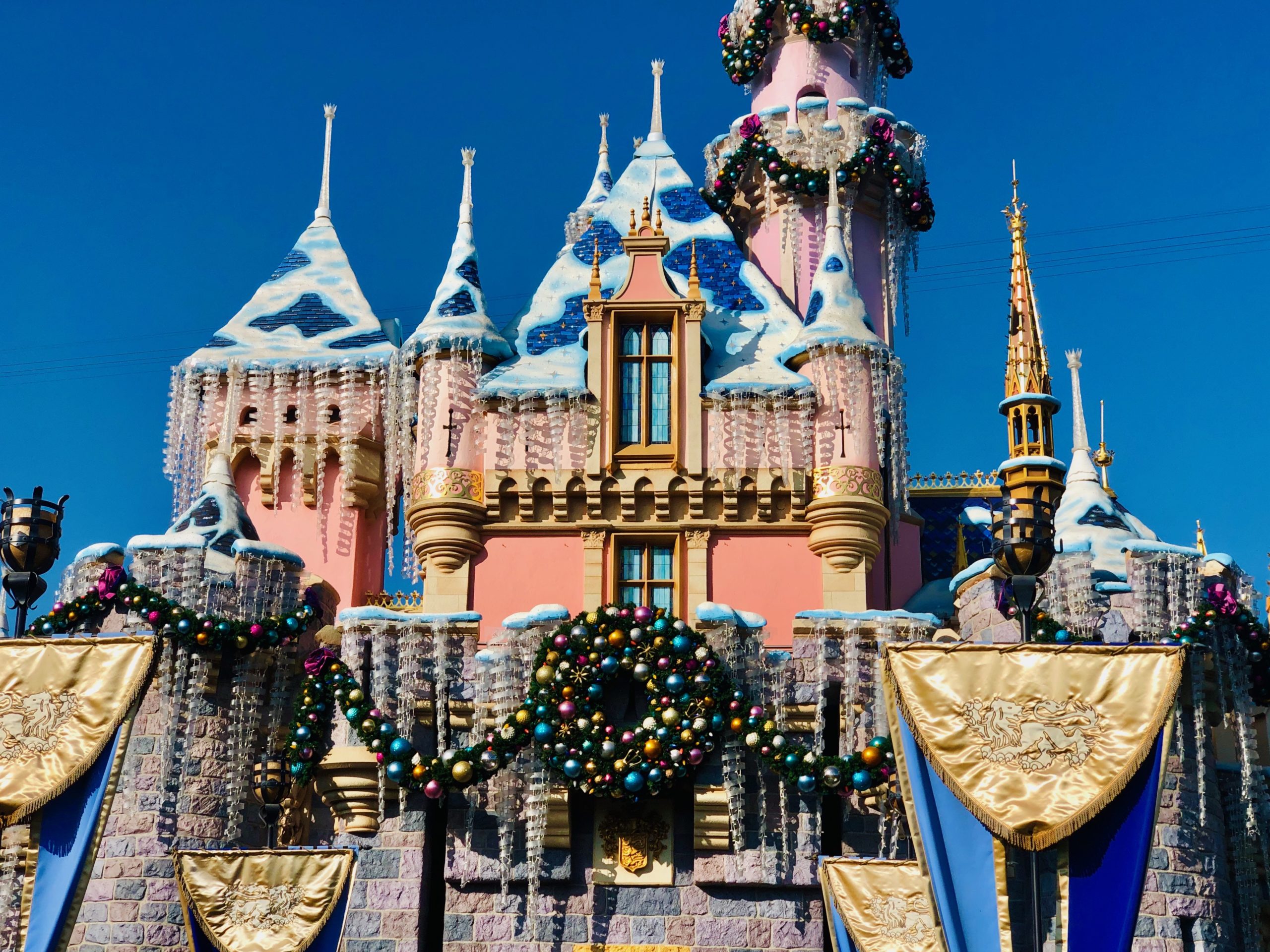 When Does Disneyland Decorate For Christmas? - A Disney