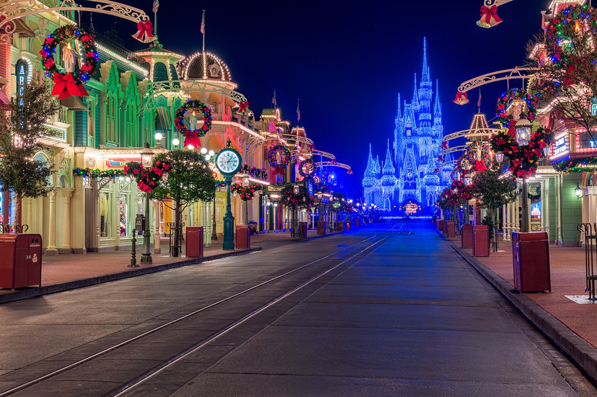 When Does Disneyland Decorate For Christmas?